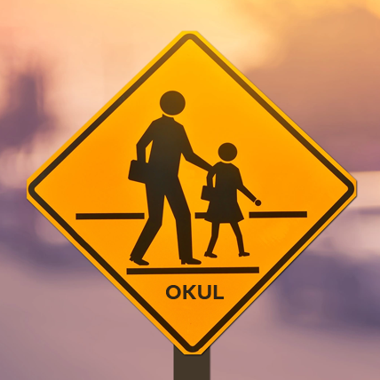 Okullarda öğrencilere yönelik elektrikli araç şarj istasyonları